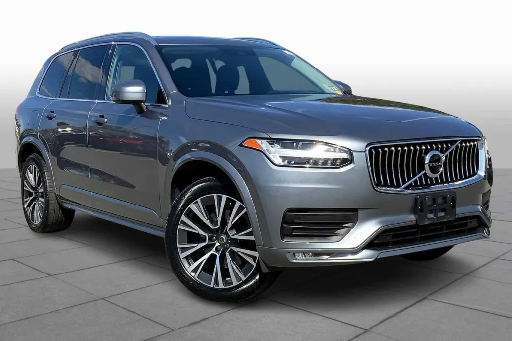 2020 Volvo XC90 Momentum photo 1