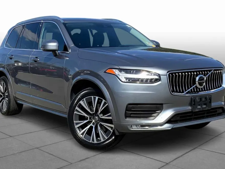 2020 Volvo XC90 Momentum photo 1
