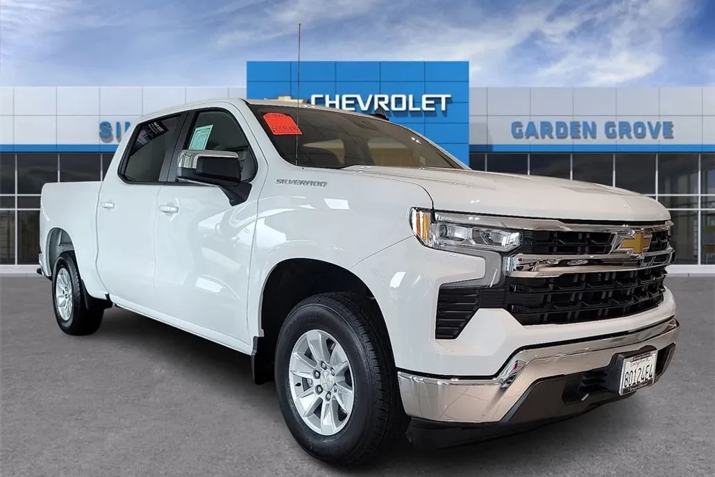 2025 Chevrolet Silverado 1500 LT photo 1