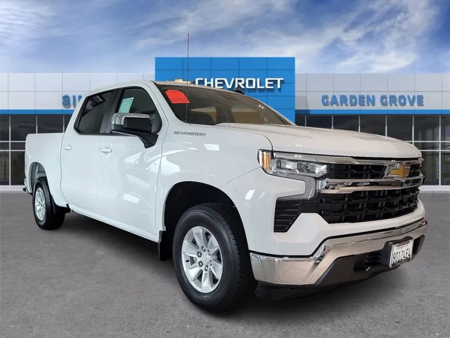 2025 Chevrolet Silverado 1500 LT photo 1