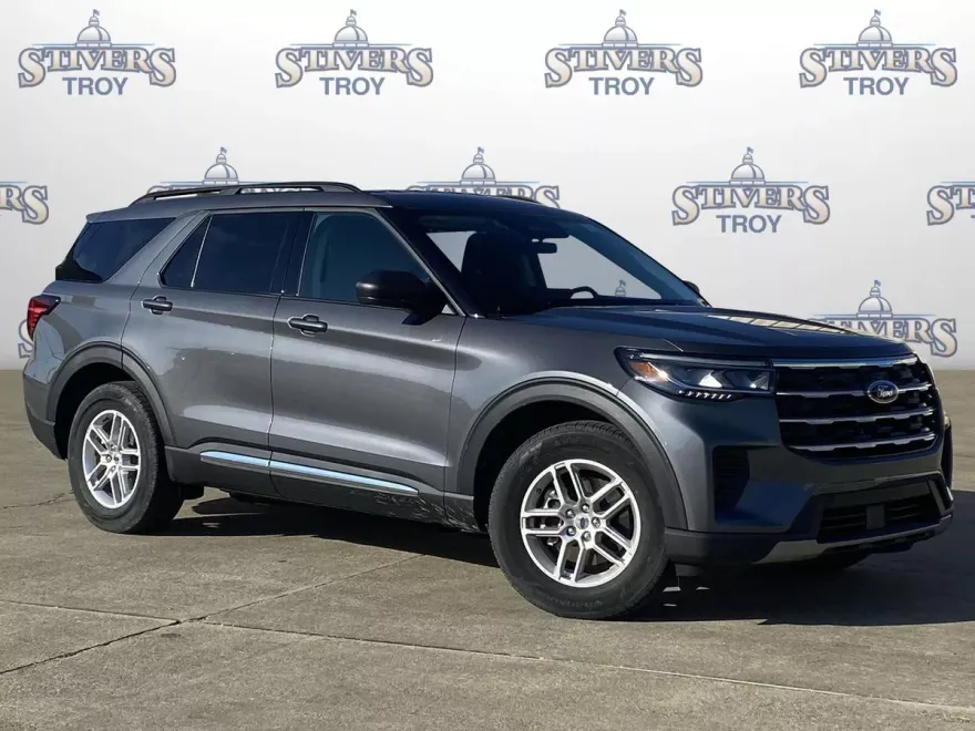 2025 Ford Explorer photo 1