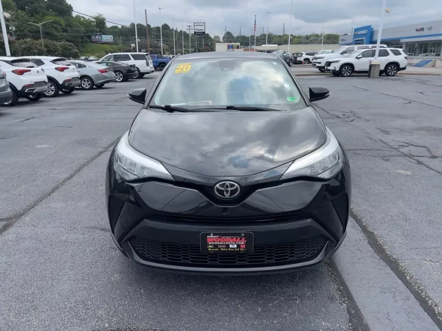 2020 Toyota C-HR LE photo 1