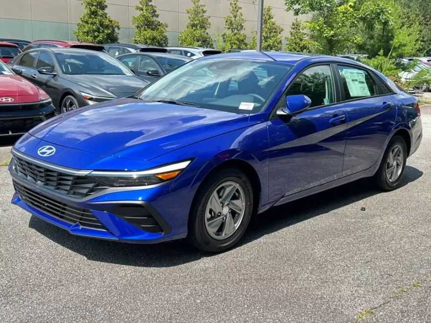2025 Hyundai Elantra SE photo 1