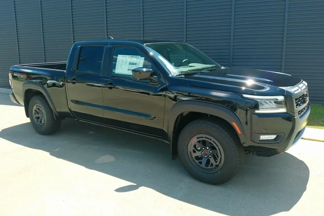 2025 Nissan Frontier PRO-4X photo 1