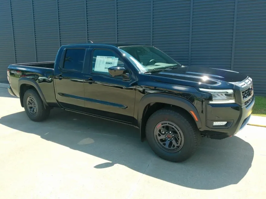 2025 Nissan Frontier PRO-4X photo 1