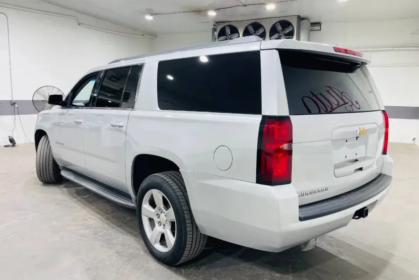 2015 Chevrolet Suburban LT photo 1