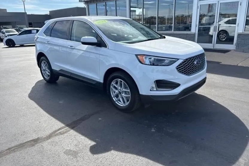 2024 Ford Edge SEL photo 1