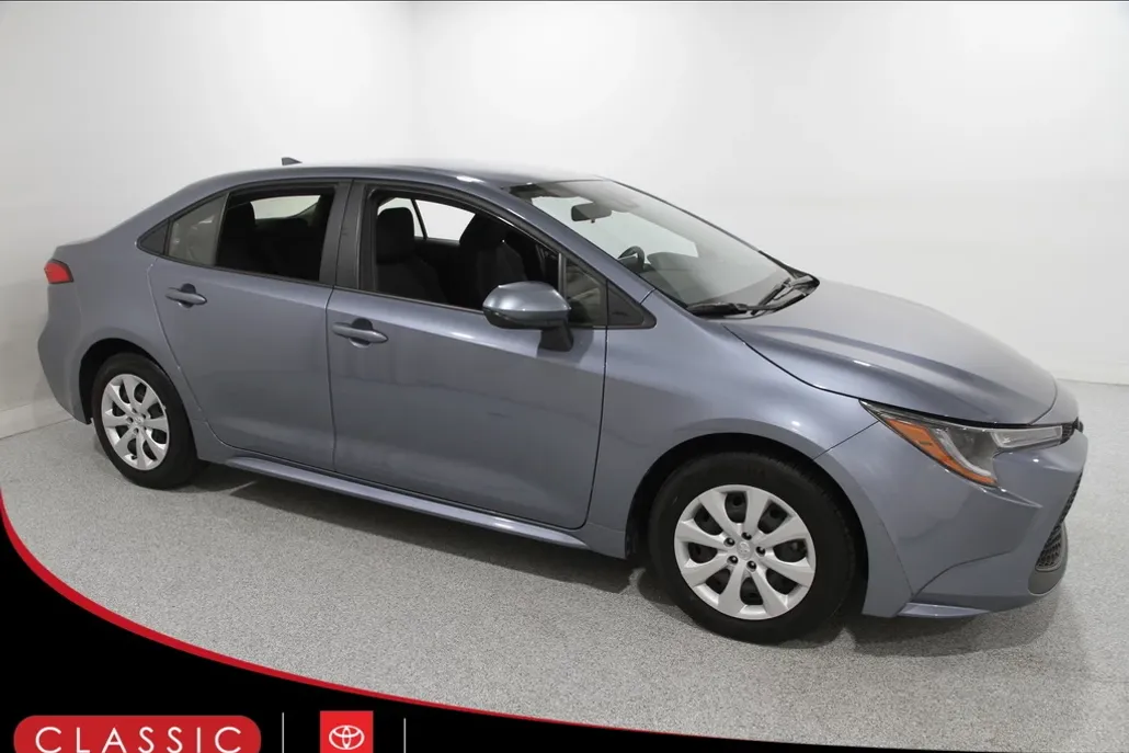 2022 Toyota Corolla LE photo 1