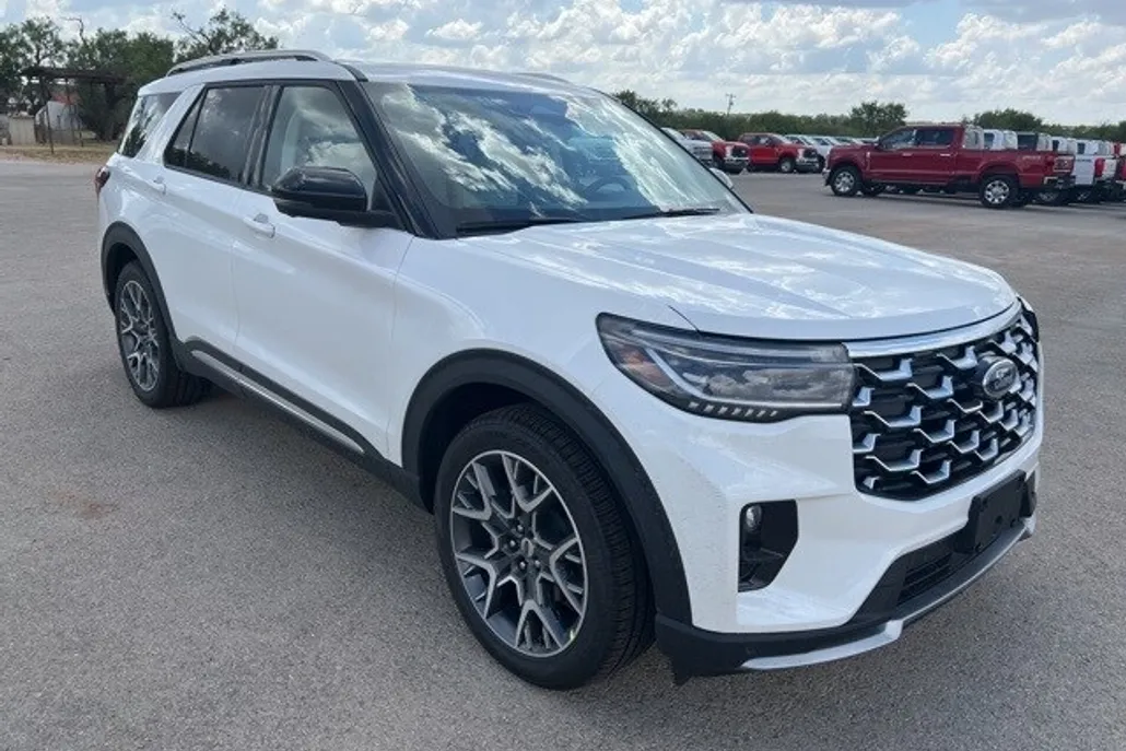 2025 Ford Explorer Platinum photo 1
