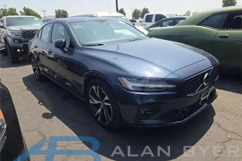 2025 Volvo S60 Core photo 1