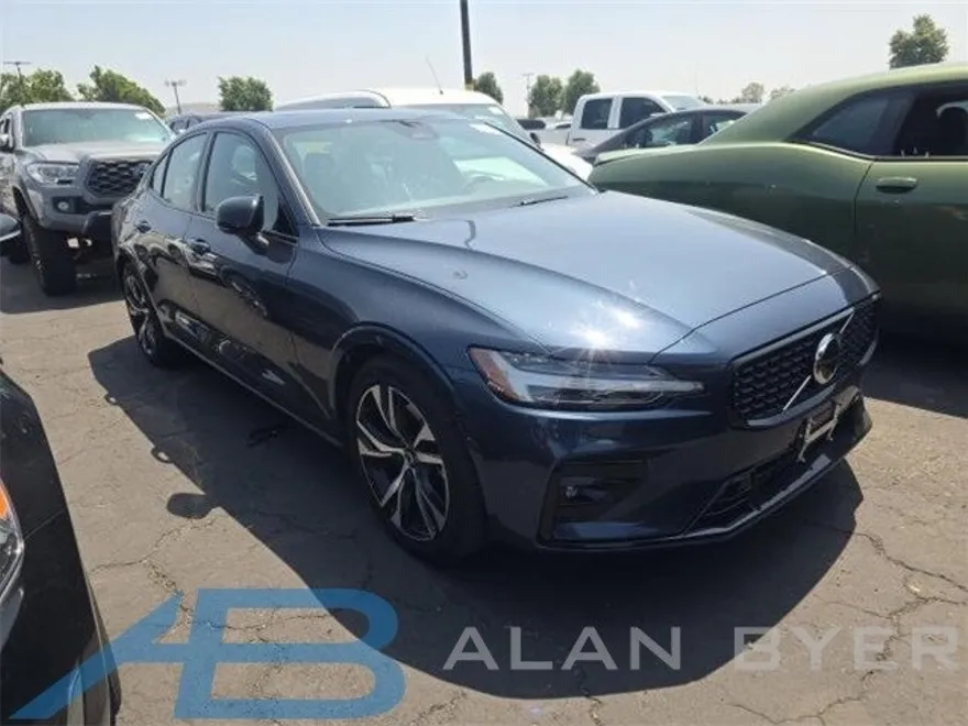 2025 Volvo S60 Core photo 1