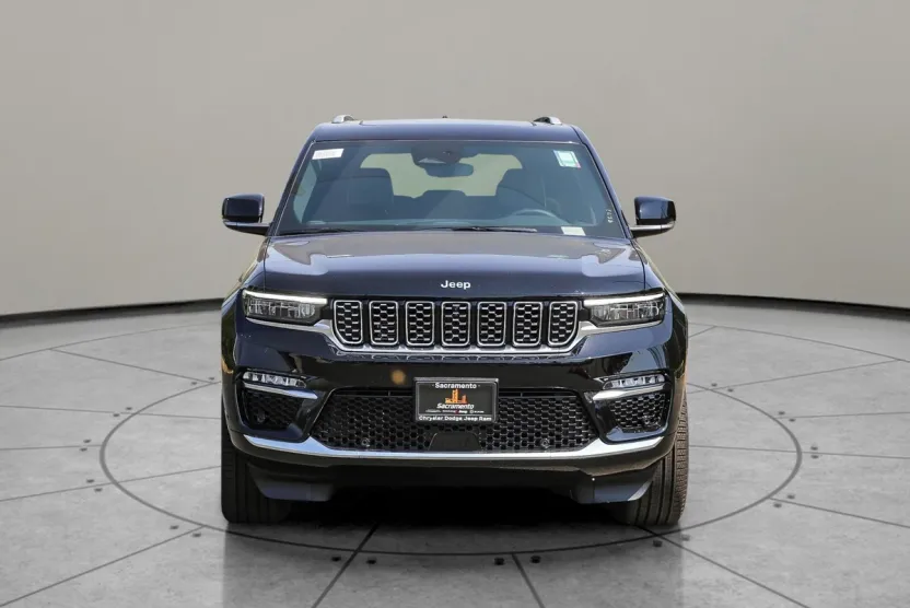 2023 Jeep Cherokee photo 1