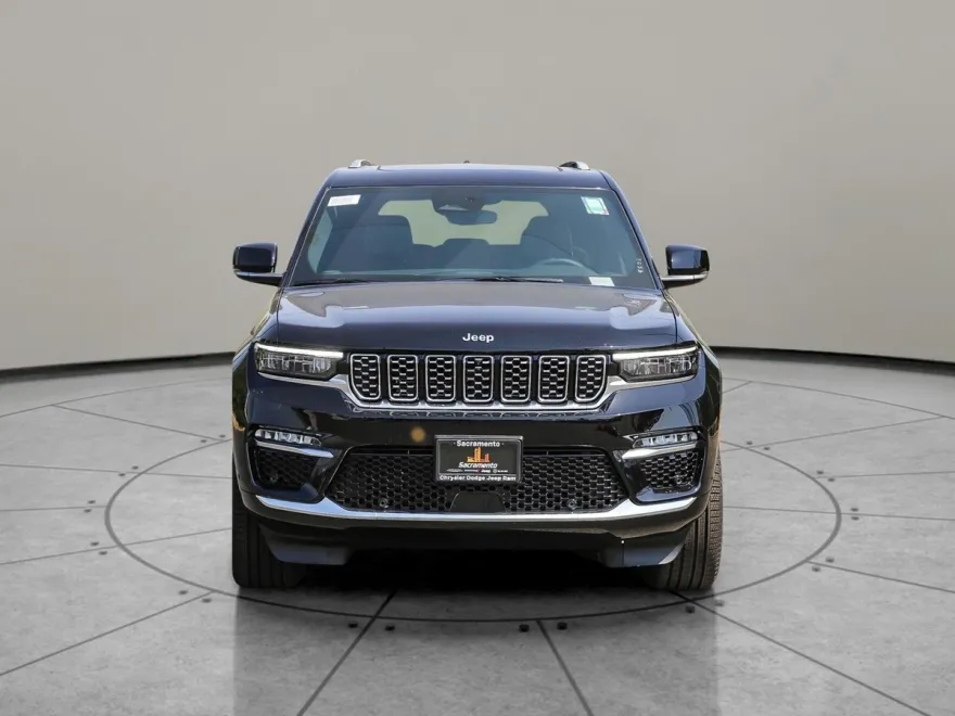 2023 Jeep Cherokee photo 1