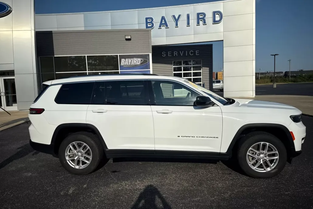 2023 Jeep Grand Cherokee Laredo photo 1