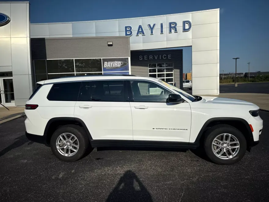 2023 Jeep Grand Cherokee Laredo photo 1