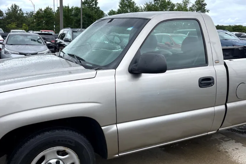 2003 Chevrolet Silverado 1500 LS photo 1