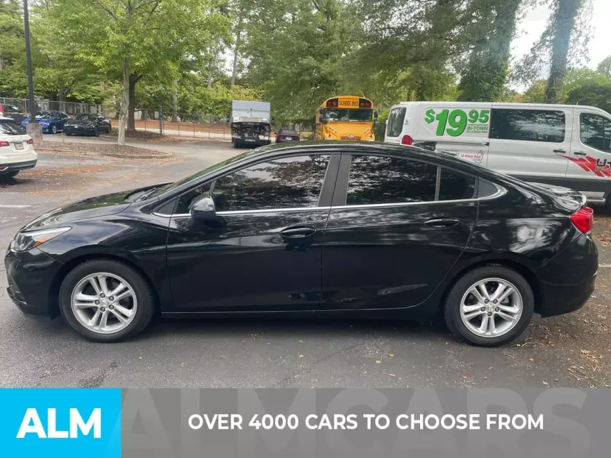 2016 Chevrolet Cruze LT photo 1