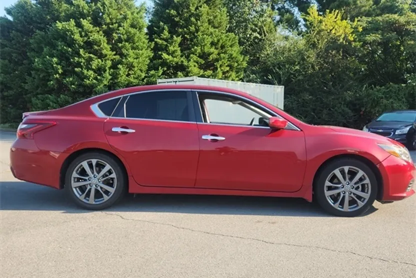 2018 Nissan Altima 2.5 SR photo 1