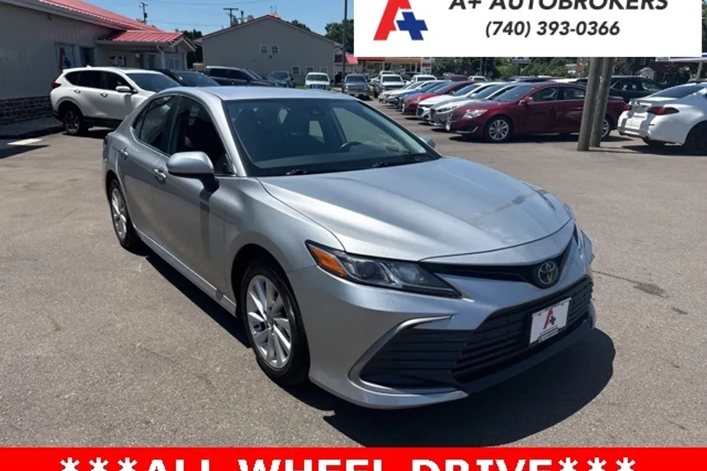 2022 Toyota Camry LE photo 1