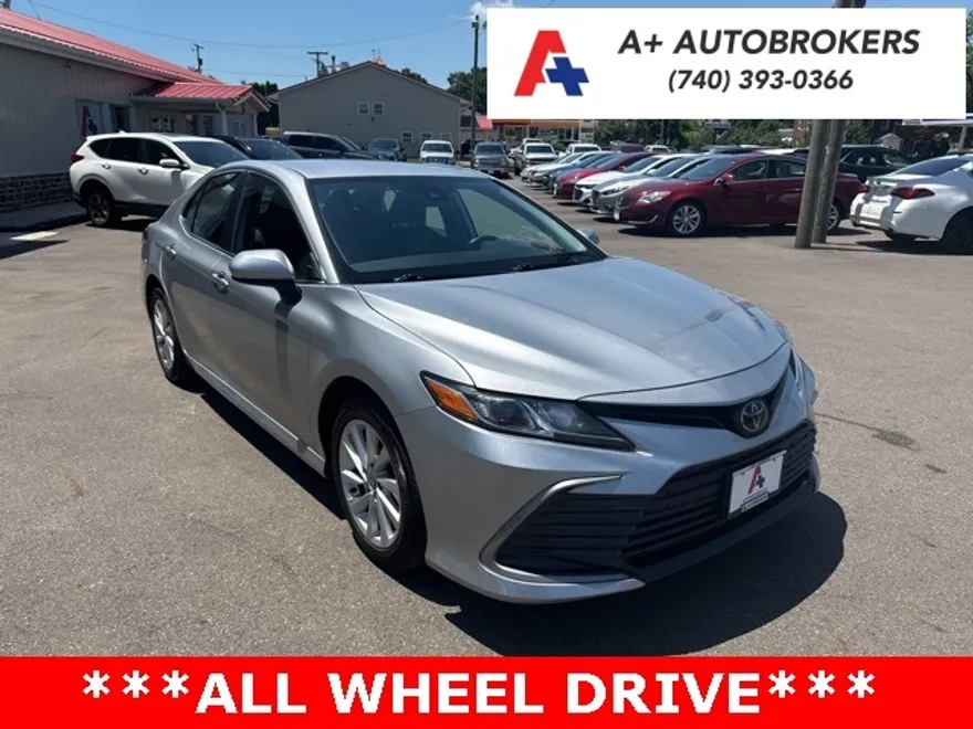 2022 Toyota Camry LE photo 1