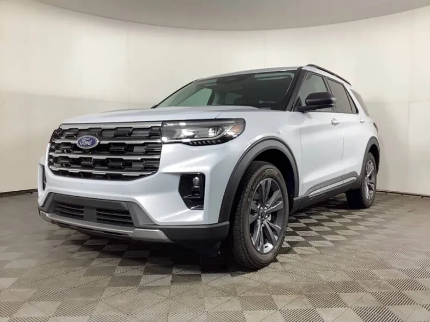 2025 Ford Explorer photo 1