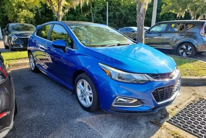 2017 Chevrolet Cruze LT photo 1