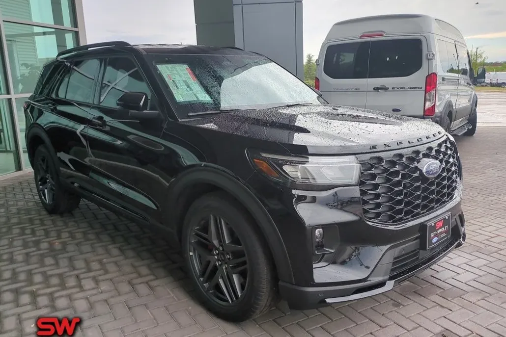 2025 Ford Explorer ST photo 1