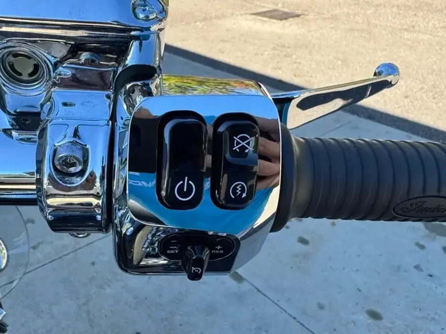 2021 Indian Motorcycle Springfield Premium photo 1