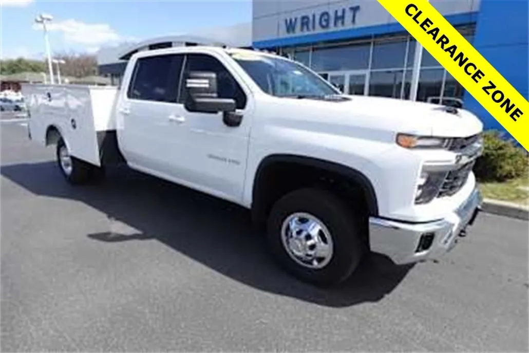 2024 Chevrolet Silverado 3500HD LT photo 1