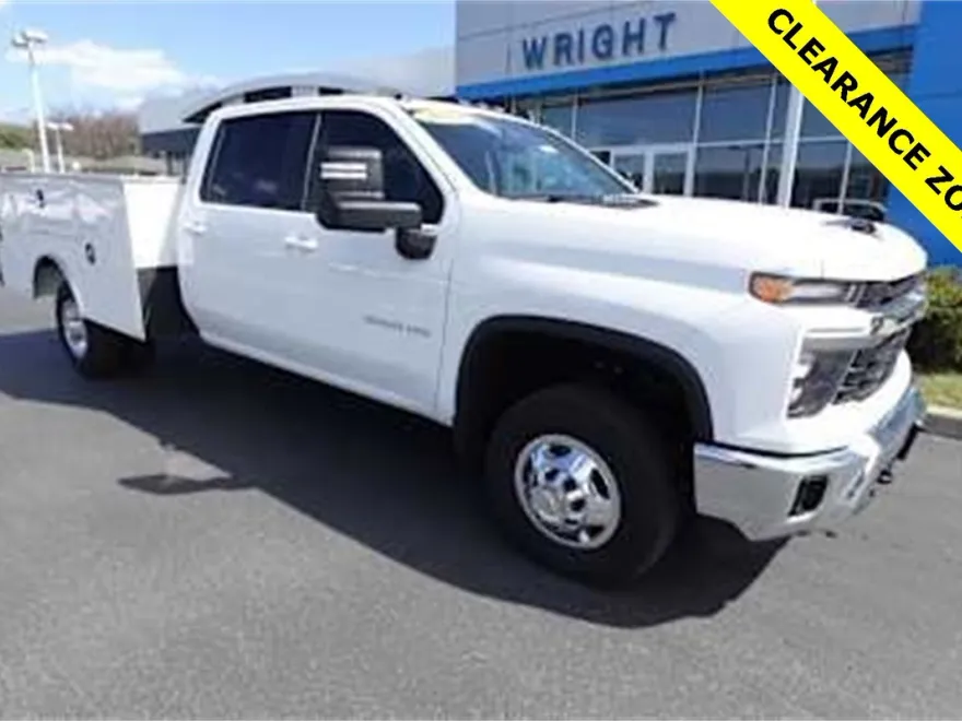 2024 Chevrolet Silverado 3500HD LT photo 1