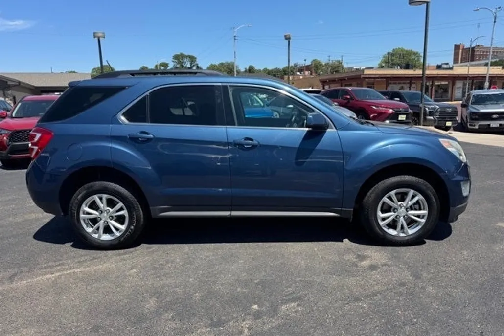 2016 Chevrolet Equinox LT photo 1