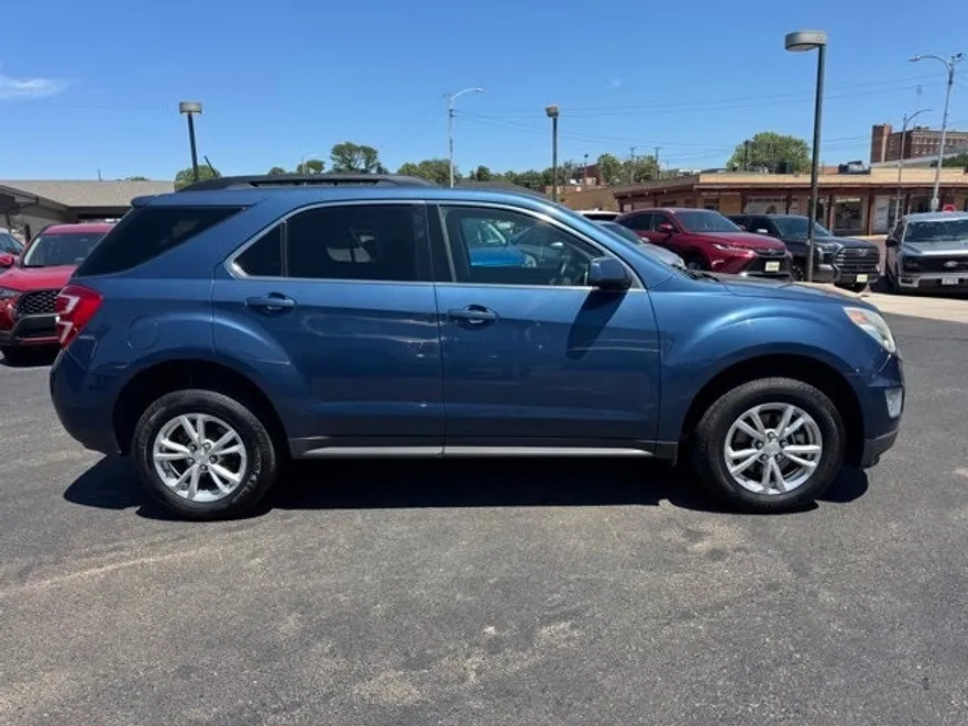 2016 Chevrolet Equinox LT photo 1