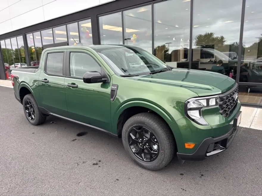 2025 Ford Maverick XLT photo 1