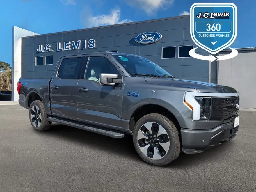 2025 Ford F-150 Lightning Platinum photo 1
