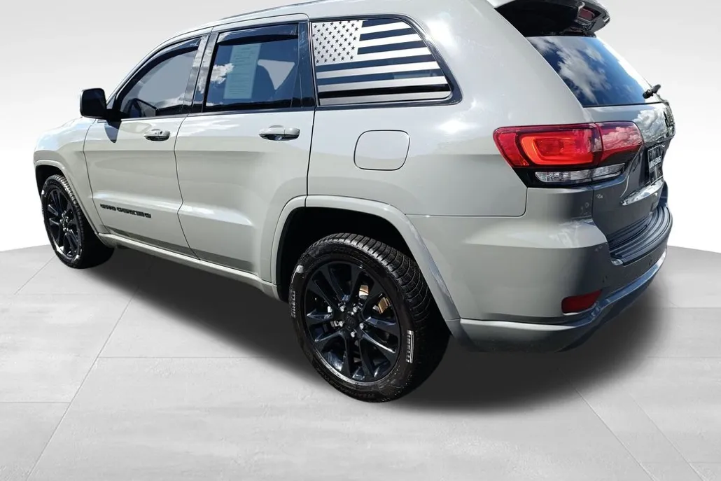 2022 Jeep Cherokee Laredo X photo 1