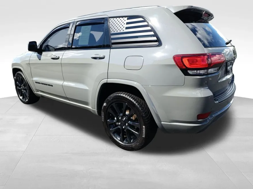 2022 Jeep Cherokee Laredo X photo 1