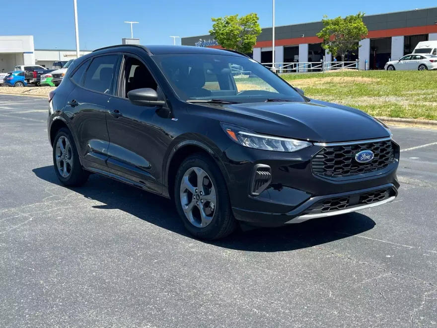 2023 Ford Escape ST-Line photo 1