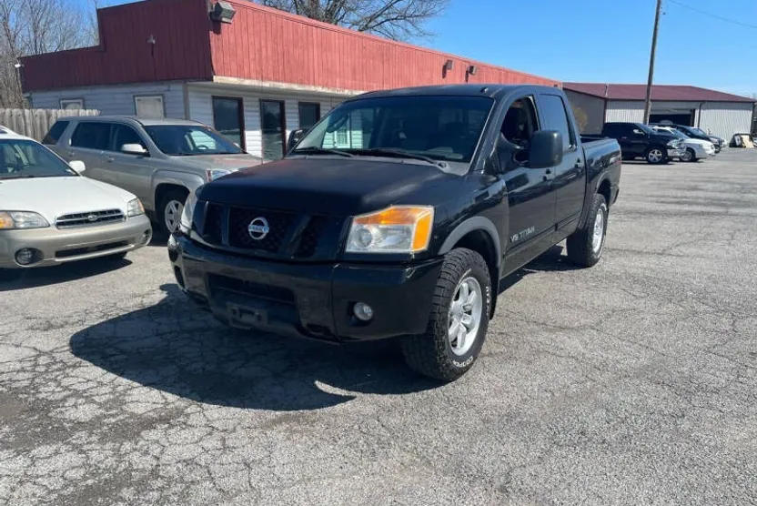 2010 Nissan Titan PRO-4X photo 1