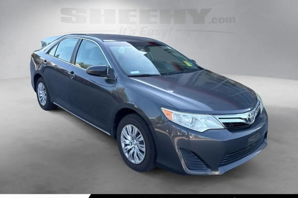 2012 Toyota Camry LE photo 1