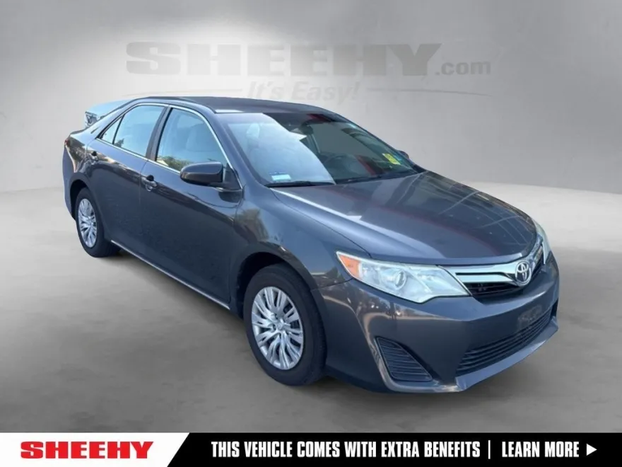 2012 Toyota Camry LE photo 1