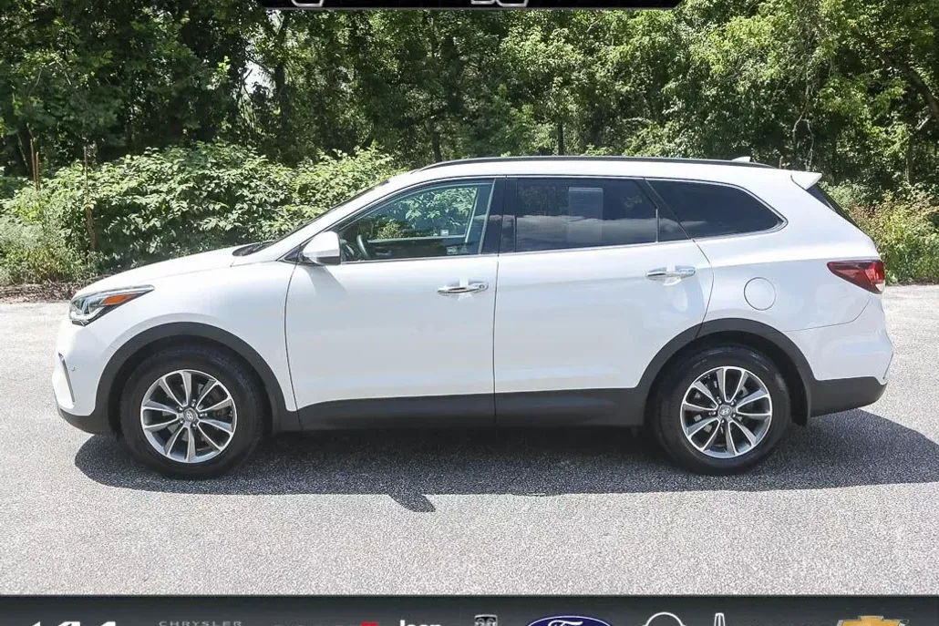 2018 Hyundai Santa Fe XL SE photo 1