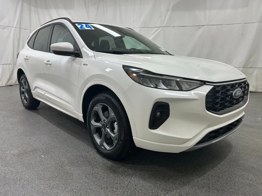 2024 Ford Escape ST-Line Select photo 1