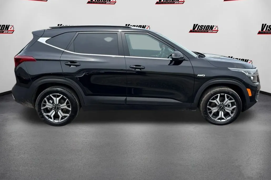 2023 Kia Seltos EX photo 1