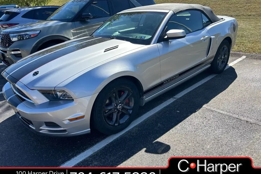 2014 Ford Mustang V6 Premium photo 1