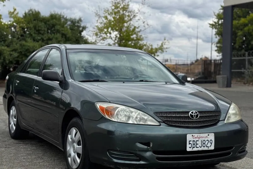 2003 Toyota Camry LE photo 1