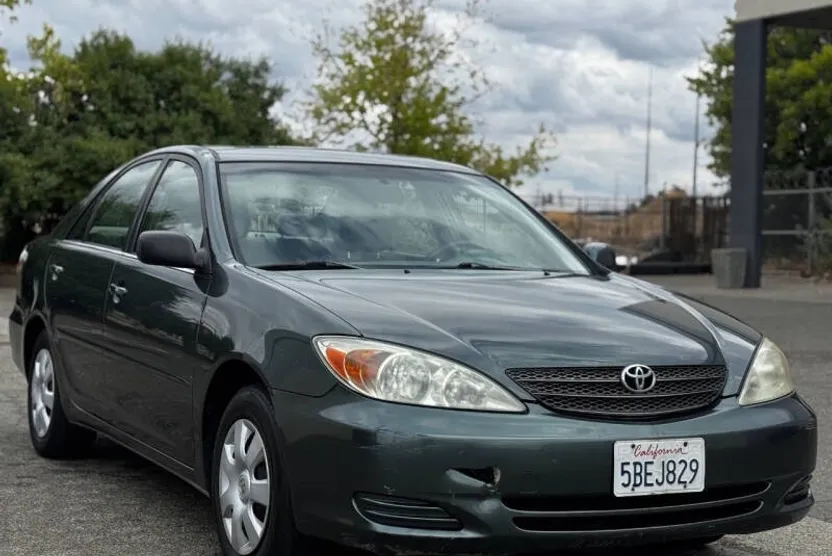 2003 Toyota Camry LE photo 1