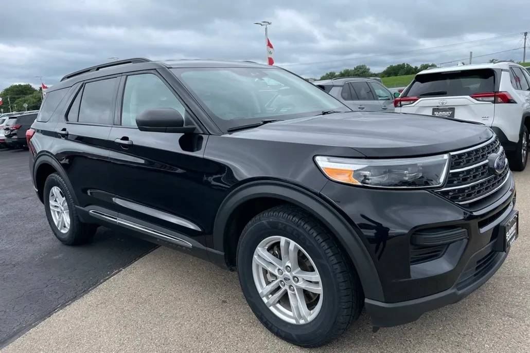 2023 Ford Explorer XLT photo 1