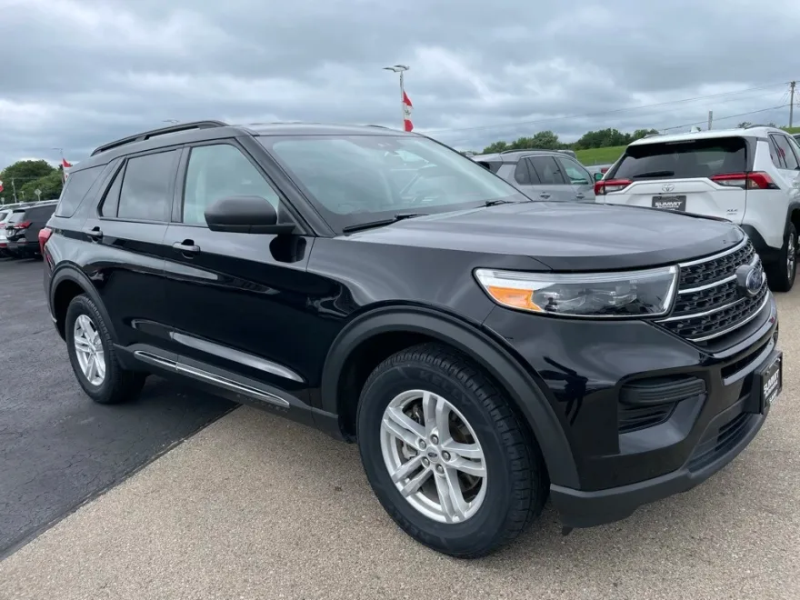 2023 Ford Explorer XLT photo 1