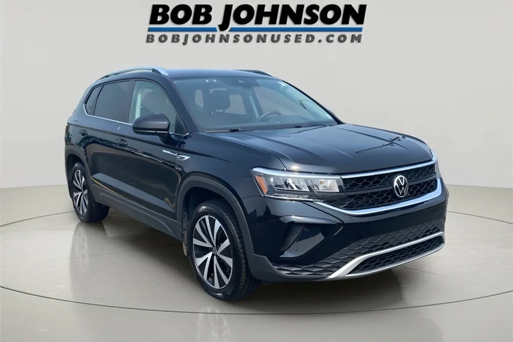 2022 Volkswagen Taos SE photo 1