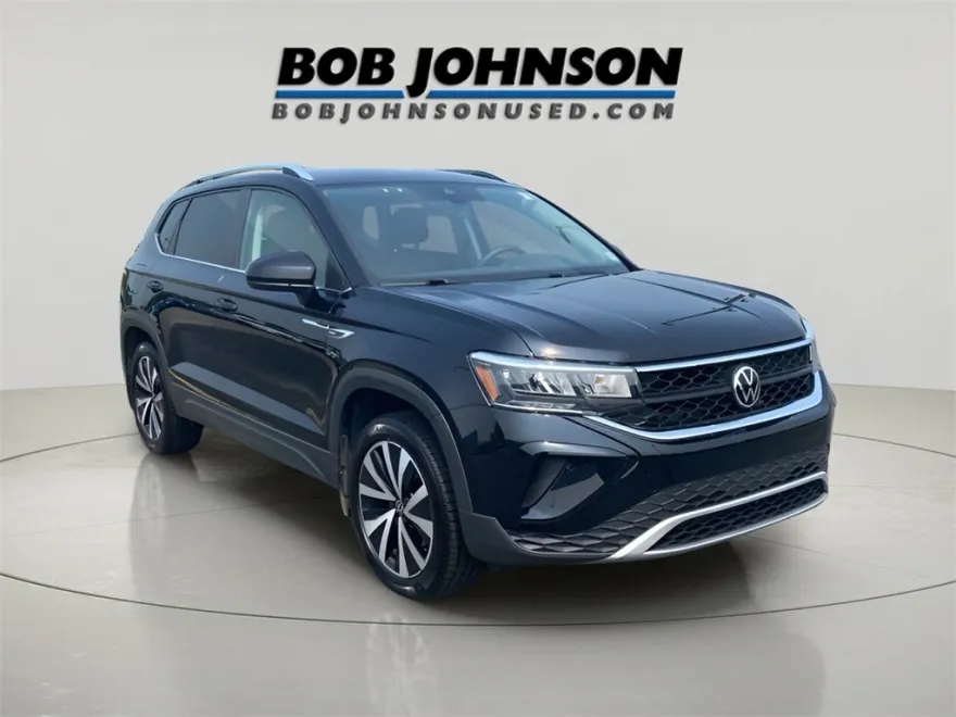 2022 Volkswagen Taos SE photo 1